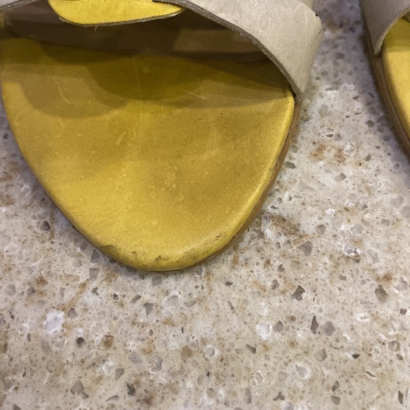 ALDO Yellow and Tan Vintage Wood Heeled Sandals Size 8 - Picture 6 of 6